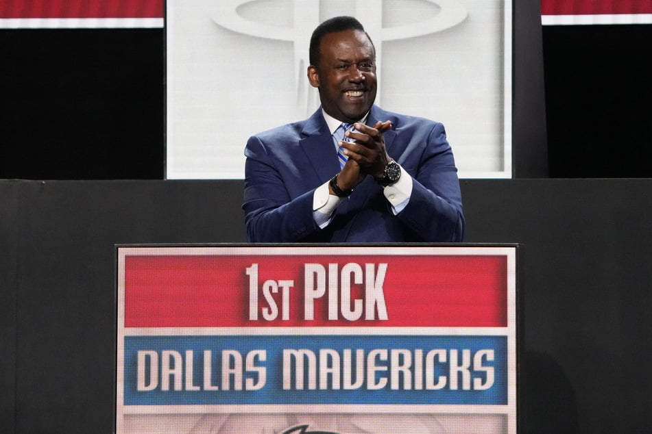 Rolando Blackman of the Dallas Mavericks reacts after winning the the first pick during the 2025 NBA Draft Lottery at McCormick Place in Chicago, Illinois, on May 12, 2025.