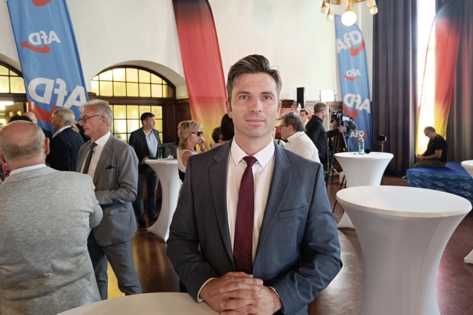 Der AfD-Bundestagsabgeordnete Jan Nolte (35) auf der Wahlparty in Dresden.