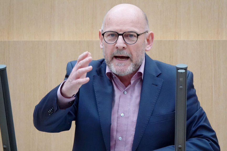Winfried Hermann, Verkehrsminister von Baden-Württember spricht im Landtag.