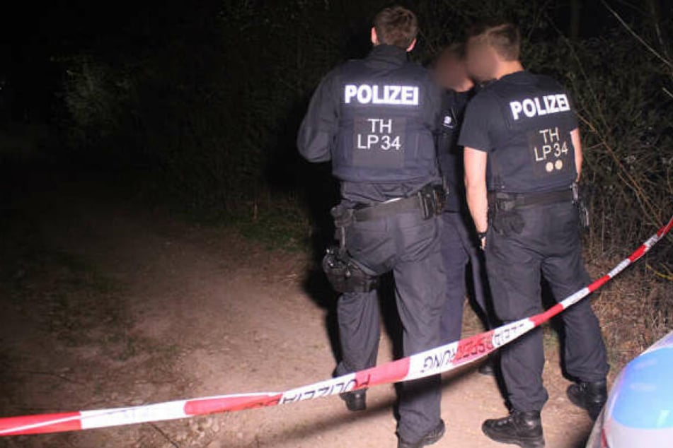 Polizisten hatten das Gebiet nach dem Fund weiträumig abgesperrt.