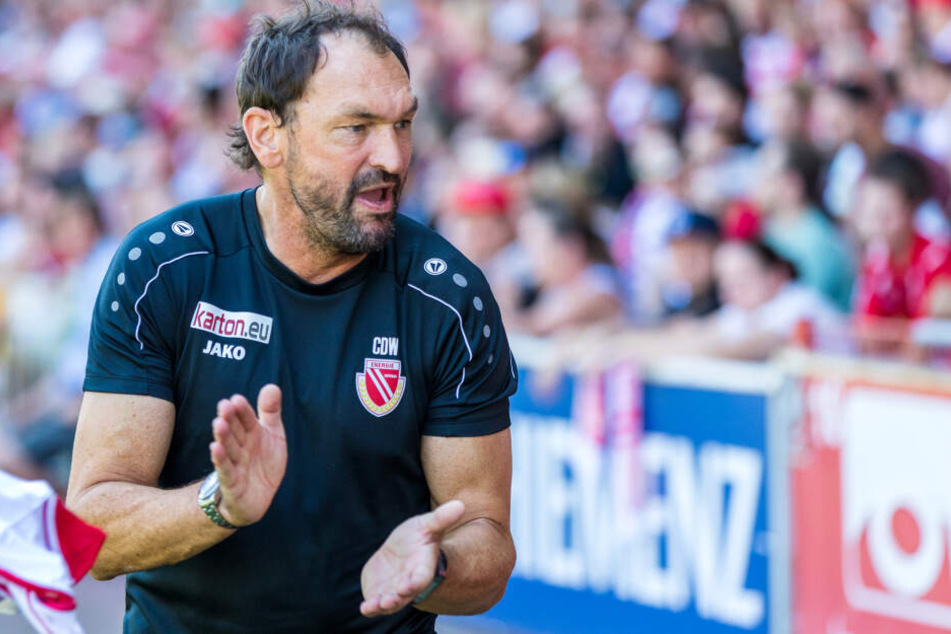 Claus-Dieter Wollitz fordert ein geschlossenes Auftreten seiner Mannschaft.