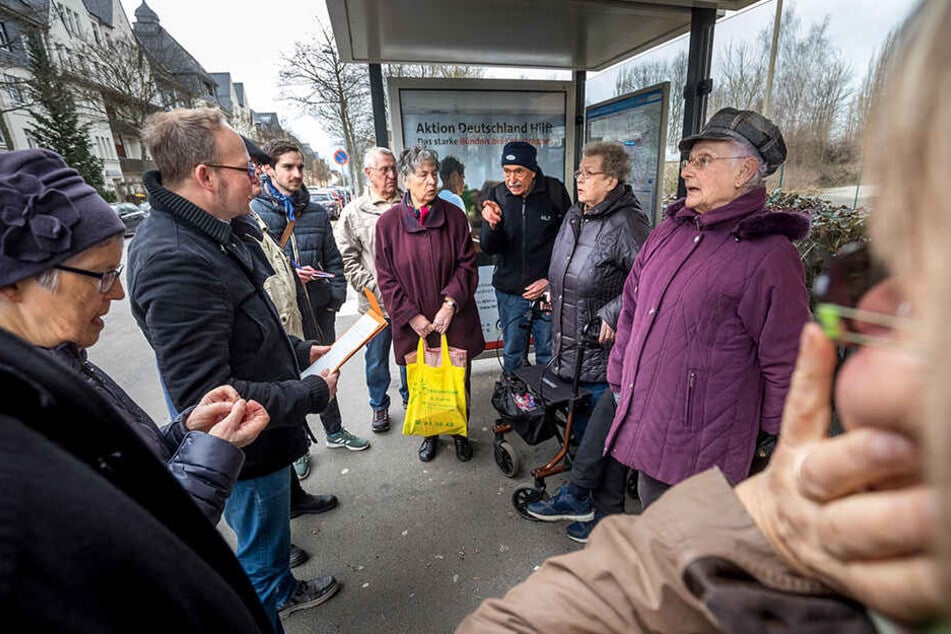 Mit der Umverlegung der Haltestelle "Zöllnerstraße" hin zum "Wilhelm-Külz-Platz" hat der Anwohnerprotest begonnen. Mittlerweile fühlen sich auch viele Senioren aus dem Yorckgebiet abgekoppelt.