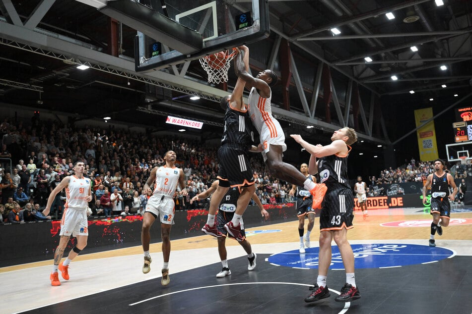Das Hinspiel Ende Oktober gewannen die Niners klar in eigener Halle gegen Ulm.