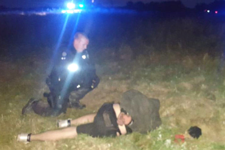 Einer der von der Polizei festgenommenen Verdächtigen.