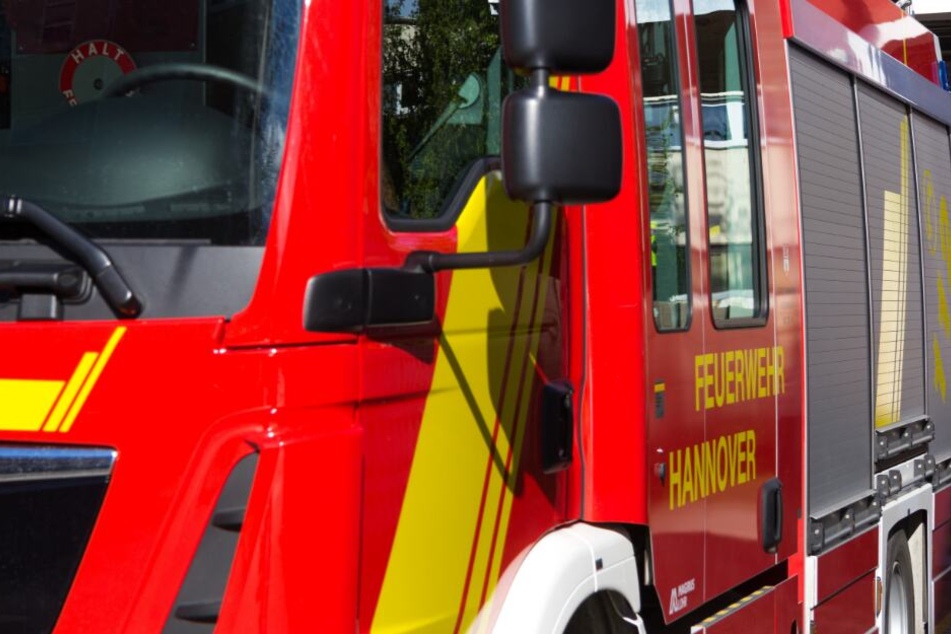 Die Feuerwehr musste anrücken, um das Osterfeuer zu löschen. (Symbolbild)