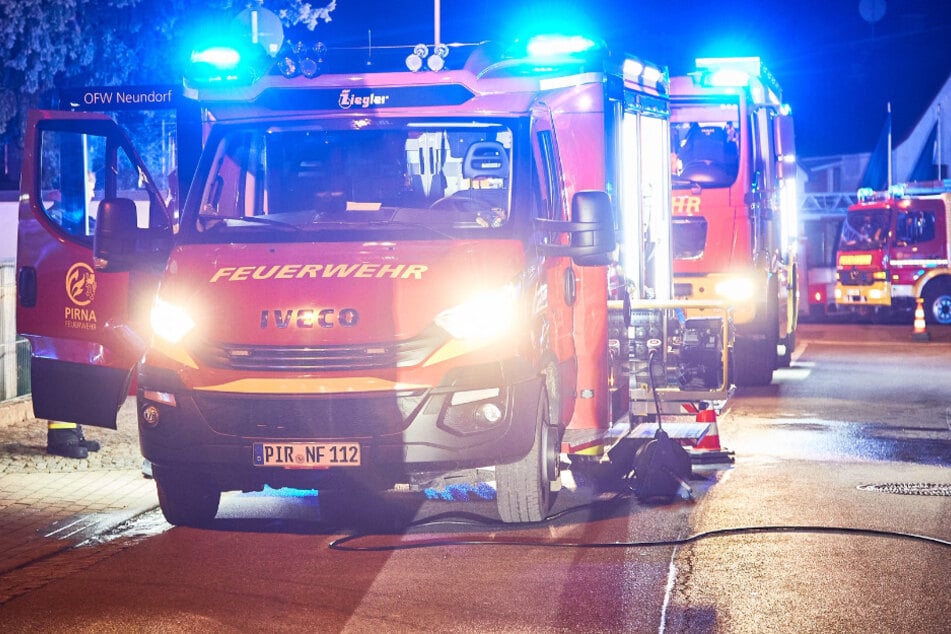 Mit mehreren Löschfahrzeugen war die Feuerwehr im Einsatz.