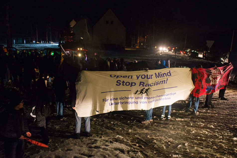 Am Tag nach der Busblockade demonstrierten Flüchtlingsunterstützer in
Clausnitz.