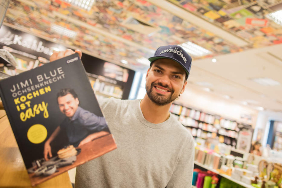 Jimi Blue Ochsenknecht (26) hat gerade sein erstes eigenes Kochbuch "Kochen ist easy: Rezepte aus dem wahren Leben" auf den Markt gebracht.