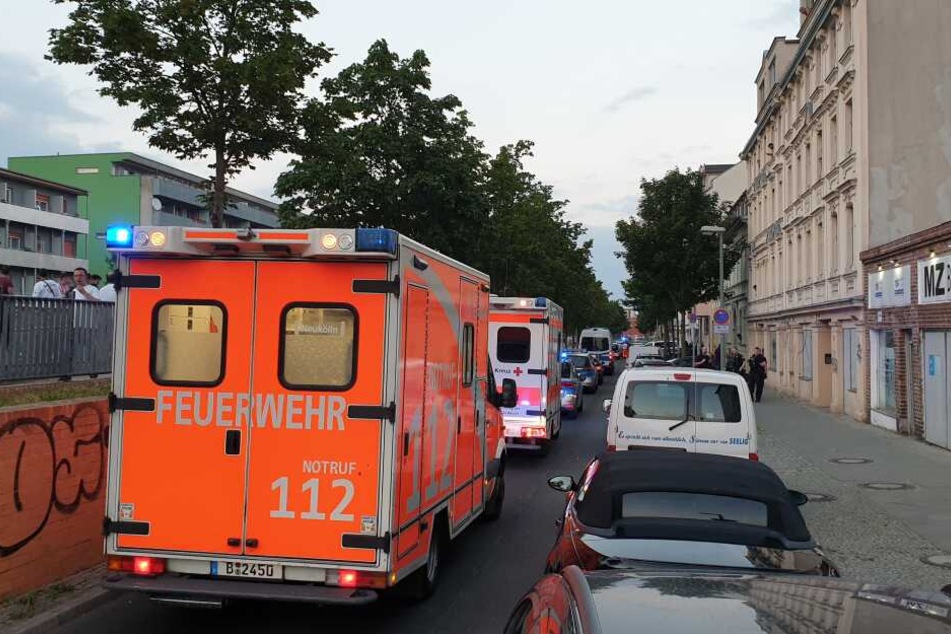 In Berlin-Neukölln sollen am Freitagabend mindestens 20 Menschen aneinandergeraten sein.