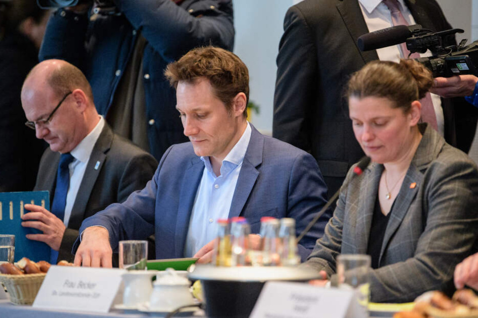 Ludwig Hartmann, Fraktionsvorsitzende von Bündnis 90/Die Grünen im Bayerischen Landtag, und Agnes Becker, Beauftragte des Volksbegehrens und Stellvertretende Vorsitzende der ÖDP Bayern, beim ersten Treffen des Runden Tischs zum Artenschutz.