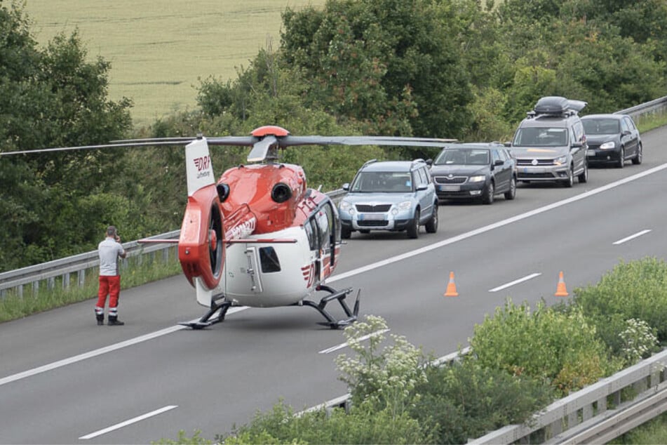 Unfall A14: Tödliches Unglück auf A14: Mann (†54) wird von Lastwagen erfasst und stirbt