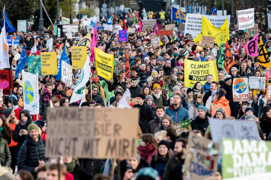 Fridays for Future: "Klimanotstand" ruft Tausende auf die Straßen