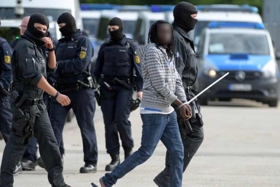Eine gescheiterte Abschiebung, der ein riesiger Polizeieinsatz folgte, hatte die Lea vergangenes Jahr in die Schlagzeilen gebracht. (Archivbild)