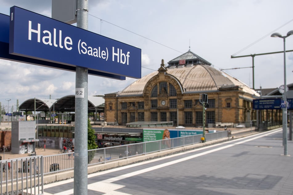 Die Bundespolizei hatte am Dienstag am Hallenser Hauptbahnhof alle Hände voll zu tun.