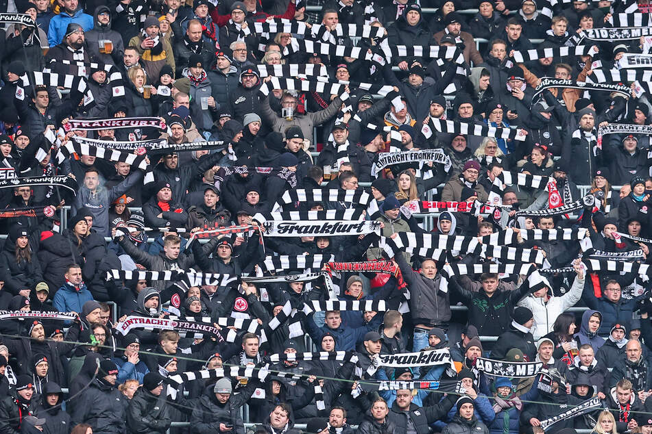 Fans von Eintracht Frankfurt dürfen das Champions-League-Rückspiel in Neapel nicht besuchen.