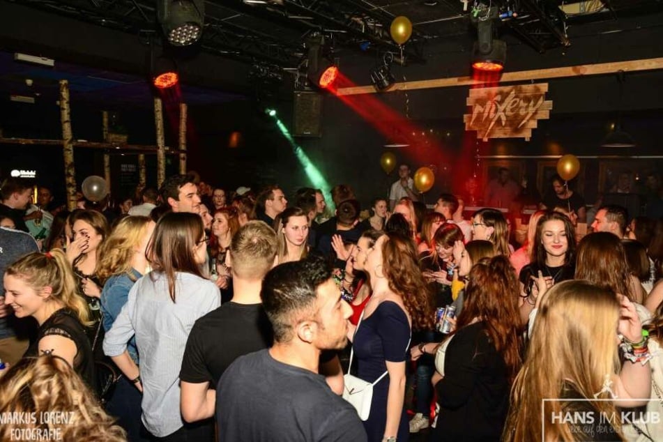 Wenn Hans zur Party einlädt, kommen Hunderte und tanzen zu House und Black-Sounds der besten DJs Sachsens.