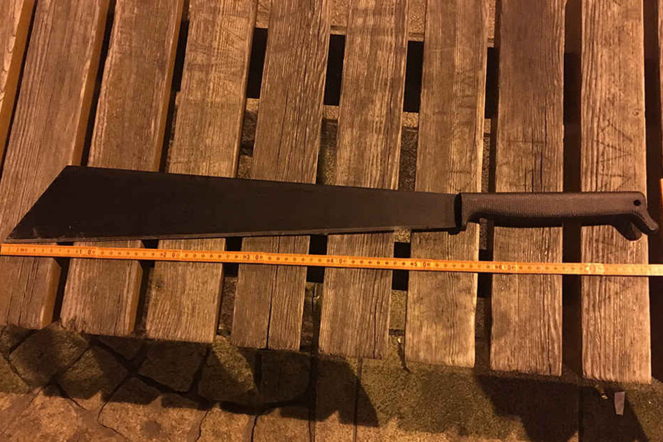 Mit dieser Machete war der betrunkene 27-Jährige am Mittwochabend in Halle unterwegs.