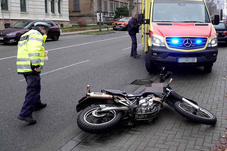 Der Biker wurde bei dem Unfall verletzt.