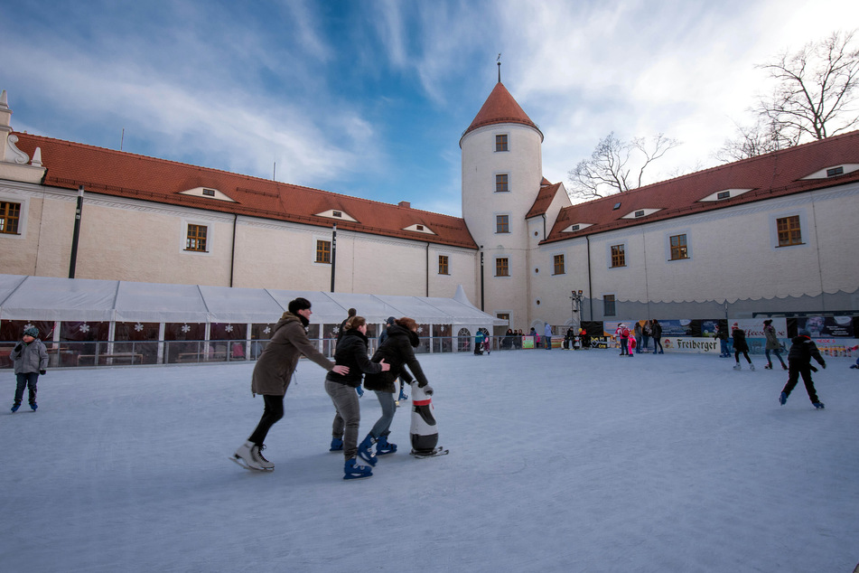 Im Schloss Freudenstein könnt Ihr wieder Eislaufen.