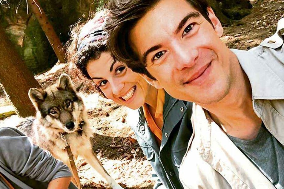 Liza Tzschirner (30) und Philipp Danne (33) freunden sich mit der Filmwölfin an.