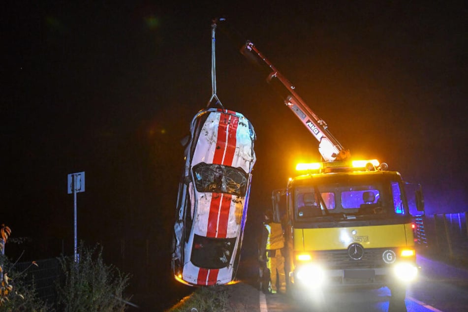 Vier Stunden dauerte die Bergung des Mustangs.