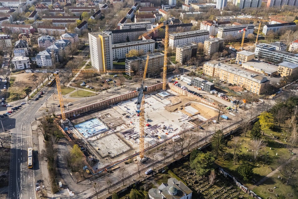 Ein Blick auf die große Baustelle des neuen Herzzentrums an der Fetscherstraße/Ecke Blasewitzer Straße.