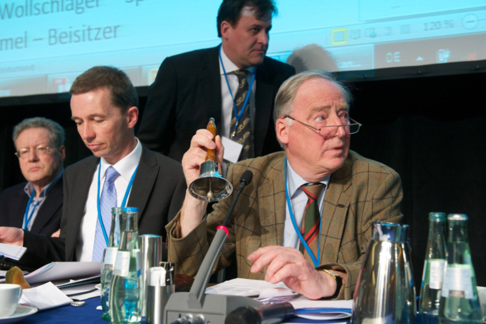 2013 hat Alexander Gauland (r.) in Berlin neben Konrad Adam (82, l.) und Parteichef Bernd Lucke (62, M.) die AfD mitbegründet.