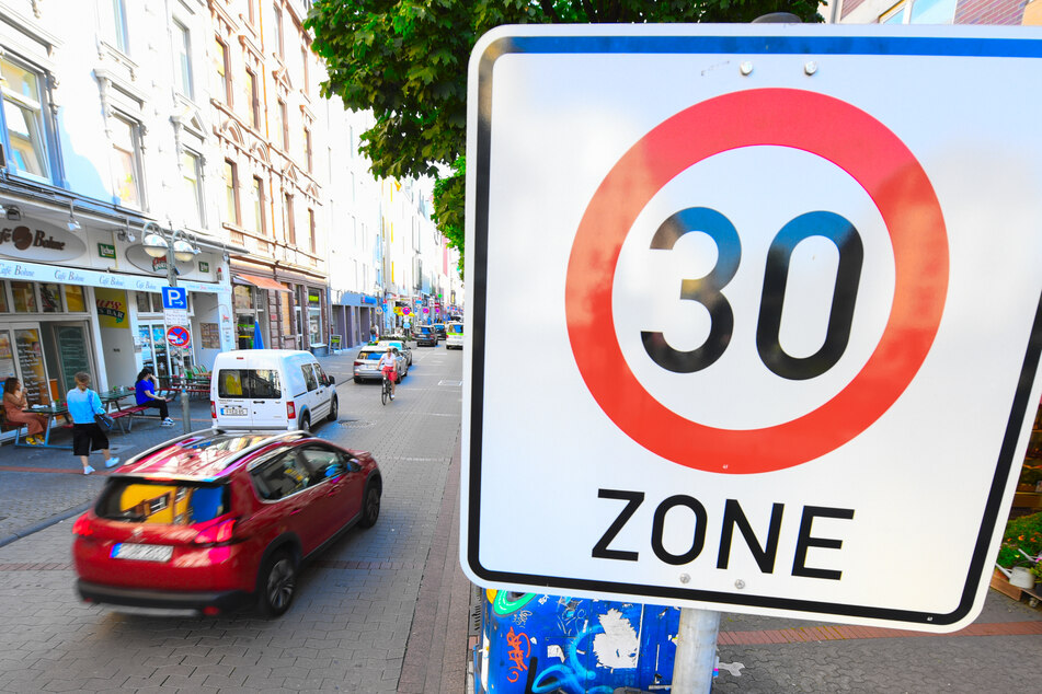 30 statt 50 km/h! In sieben deutschen Großstädten wird das Tempo gedrosselt