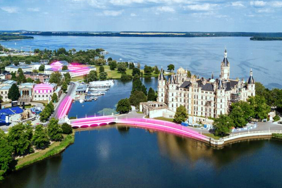 Für rund 17.000 Haushalte in Schwerin baut die Telekom die Glasfaser aus.