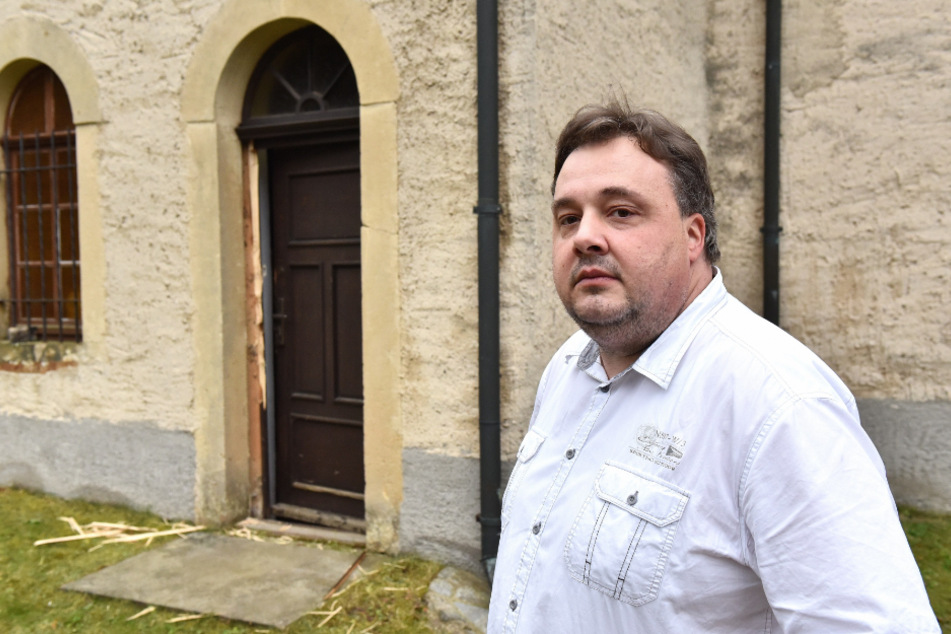 Pfarrer Markus Schuffenhauer (43) ist erschüttert über den Einbruch.