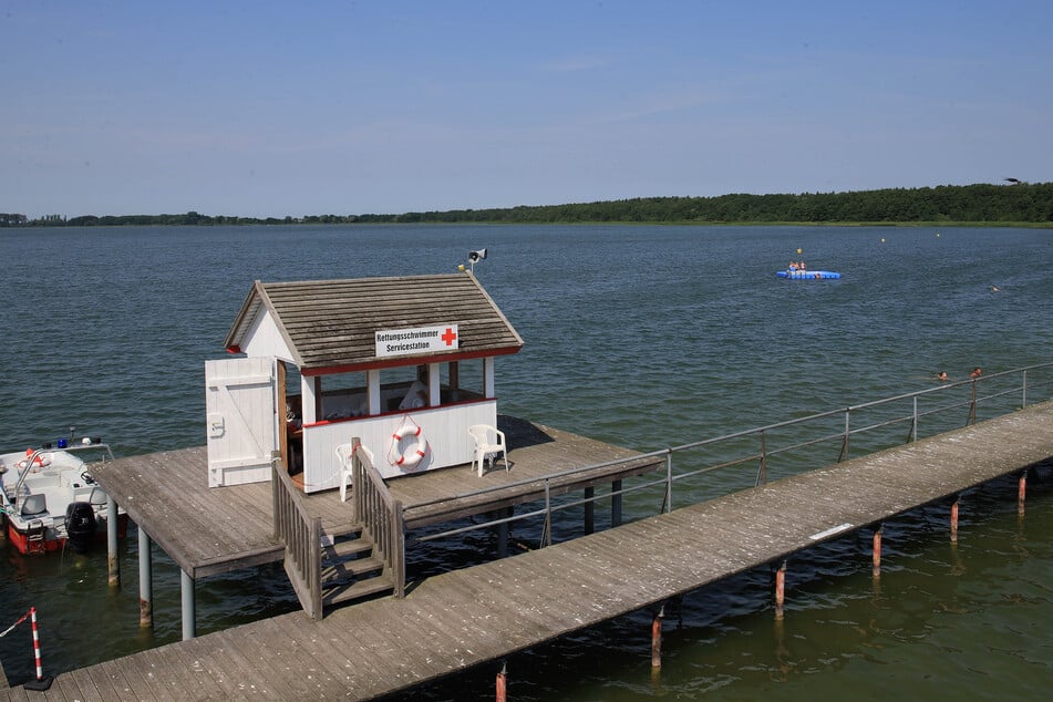 Unterwasserarchäologen wollen im Arendsee ein im Mittelalter gesunkenes Boot erforschen. Das Boot wurde vor einigen Jahren entdeckt. Der Zerfall droht. (Archivbild)