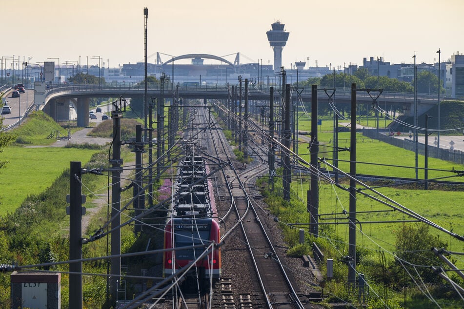 Die S-Bahn zum Flughafen München setzt fast eine Woche lang aus. (Archivfoto)