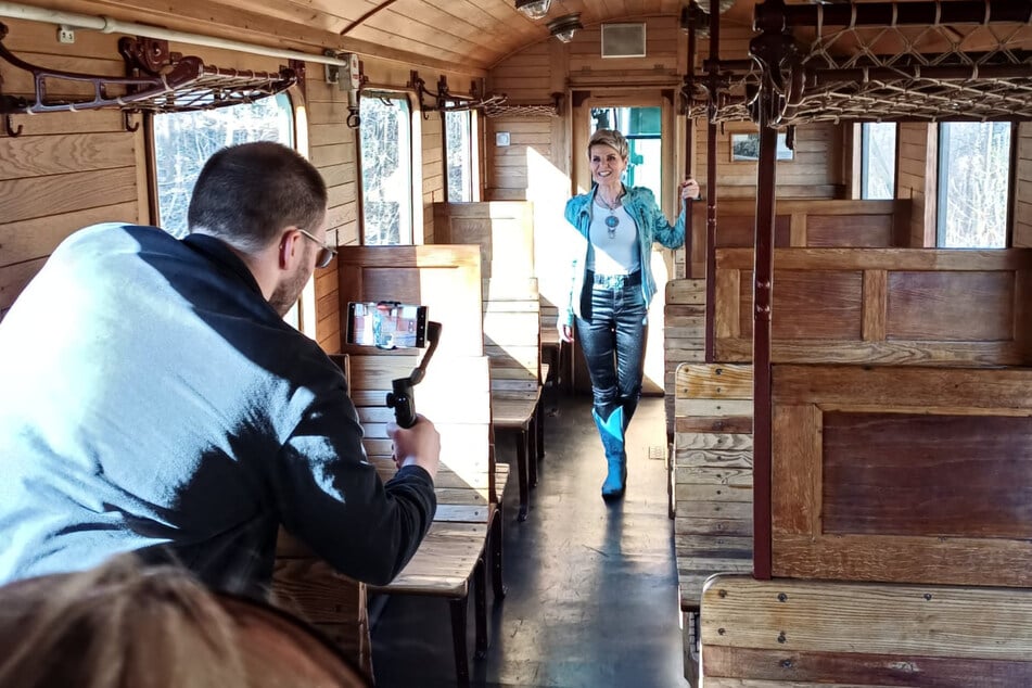 Gedreht wurde im sogenannten "Großfenstrigen" - einem Altbauwaggon aus dem Jahr 1922.