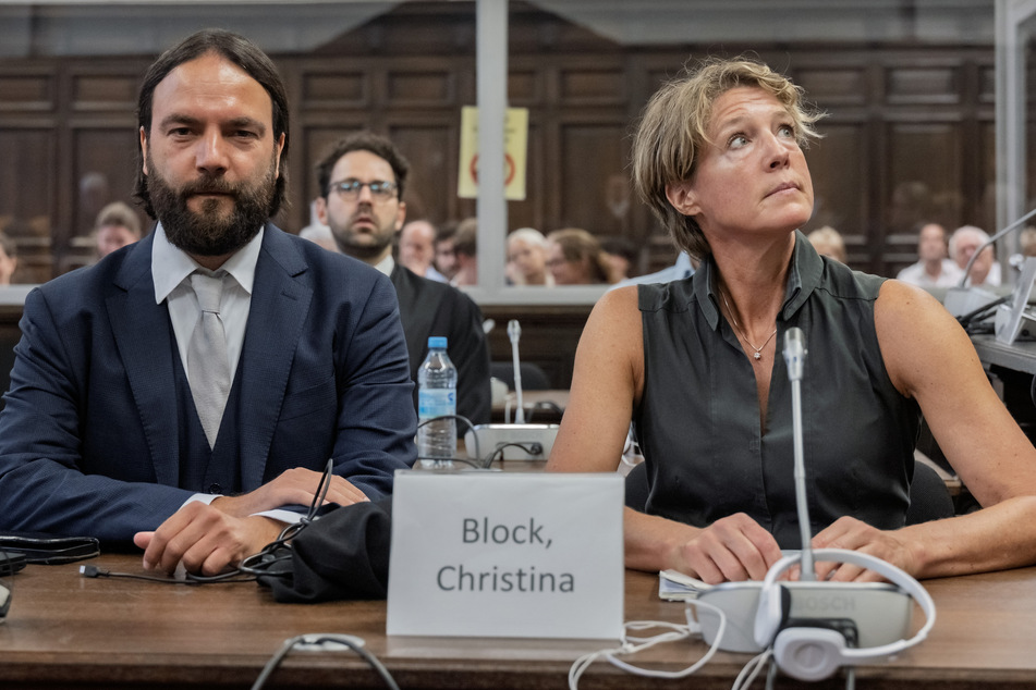 Christina Block (53) mit ihrem Anwalt Ingo Bott (43). Der Steakhouse-Erbin wird vorgeworfen, die Entführung ihrer beiden jüngsten Kinder in Auftrag gegeben zu haben.