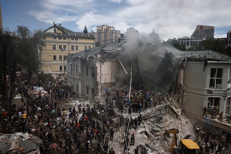 Kyiv children's hospital devastated in massive Russian attack on Ukraine