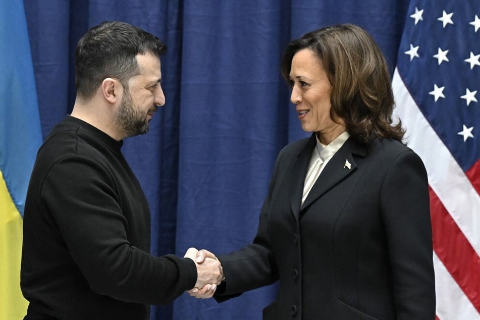 Vice President Kamala Harris (r.) is due to attend an Ukraine peace summit in Switzerland at the behest of President Volodymyr Zelensky.
