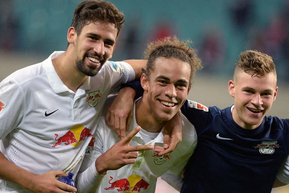 Die jungen Wilden Rani Khedira, Yussuf Poulsen und Joshua Kimmich (v.l.) feierten 2014 gemeinsam den Sieg gegen Karlsruhe. Stehen sie tatsächlich bald wieder gemeinsam auf dem Platz?