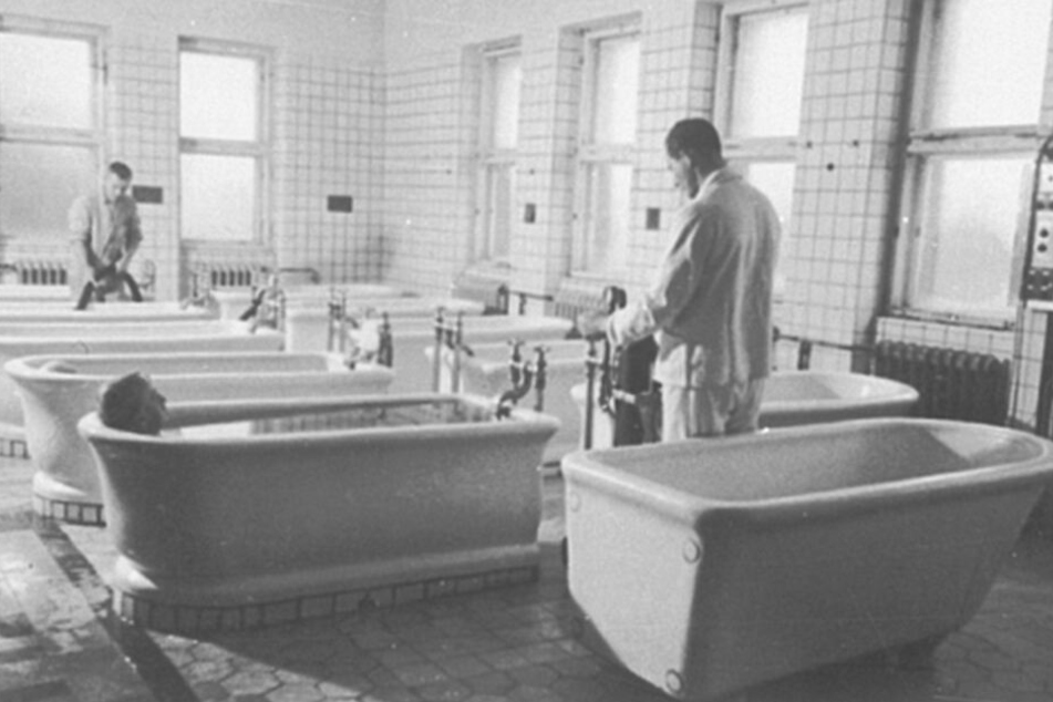 Das Sachsenbad in Dresden-Pieschen um 1927/1928.