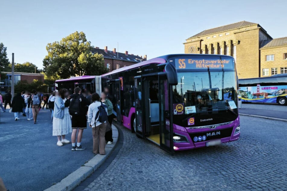 Auch eine Problemstrecke: Zwischen Zwickau und Leipzig fahren immer wieder SEV-Busse. Pendler schimpften zuletzt über Verspätungen und Irrfahrten.
