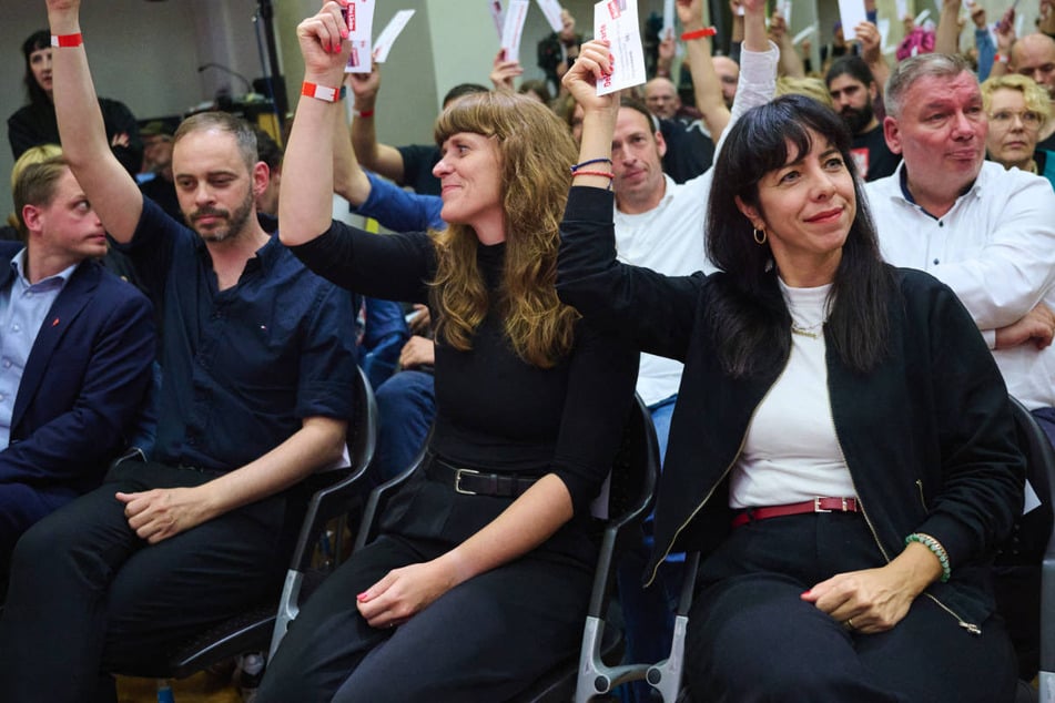 Wer regiert Berlin: Linke entscheidet über Koalition