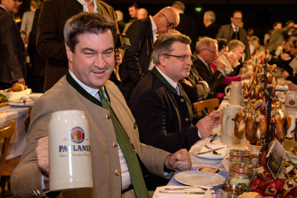 Beim traditionellen Politiker Derblecken auf dem Nockherberg kriegen Politiker ihr Fett weg. (Archiv)