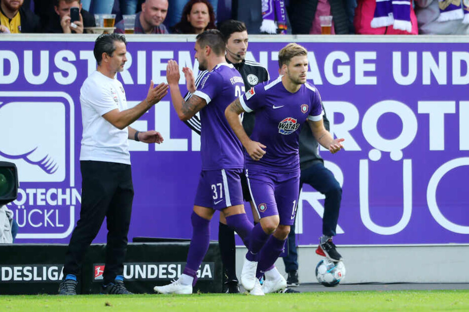 Die "atmosphärischen Störungen" zwischen Coach Dirk Schuster (l.) und Pascal Testroet sind offenbar ausgeräumt.