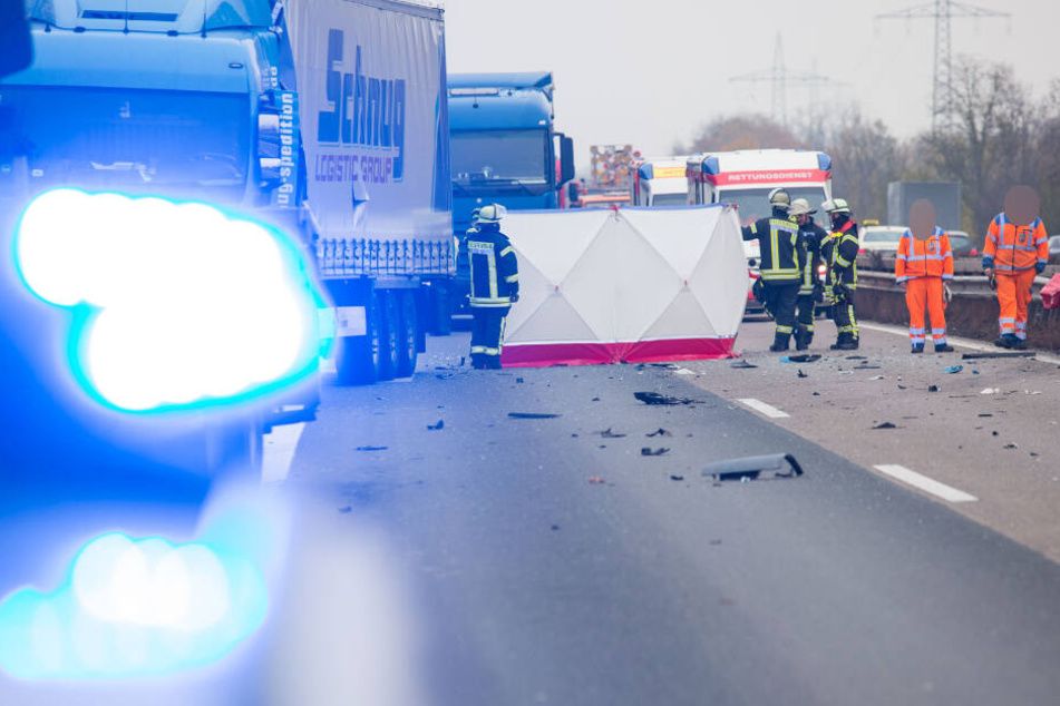 Der Autofahrer erlag noch am Unfallort seinen Verletzungen.