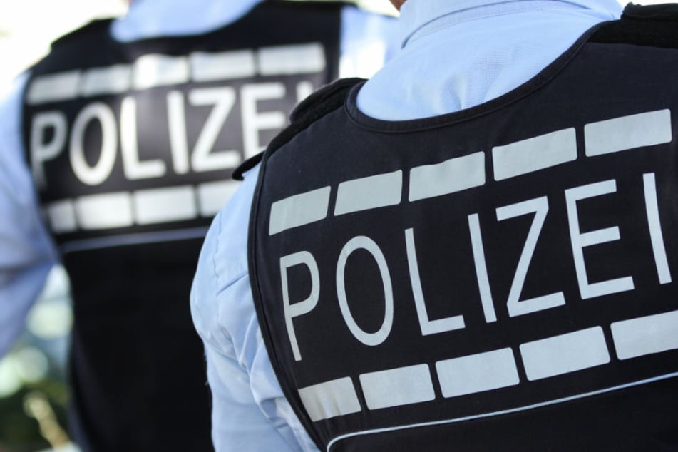 Gegen die Männer wird nun etwa wegen gefährlicher Körperverletzung ermittelt. (Symbolbild)