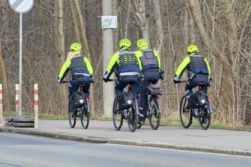 Die Bärlauchstreife der Polizei patrouilliert durch Leipzigs Wälder ...