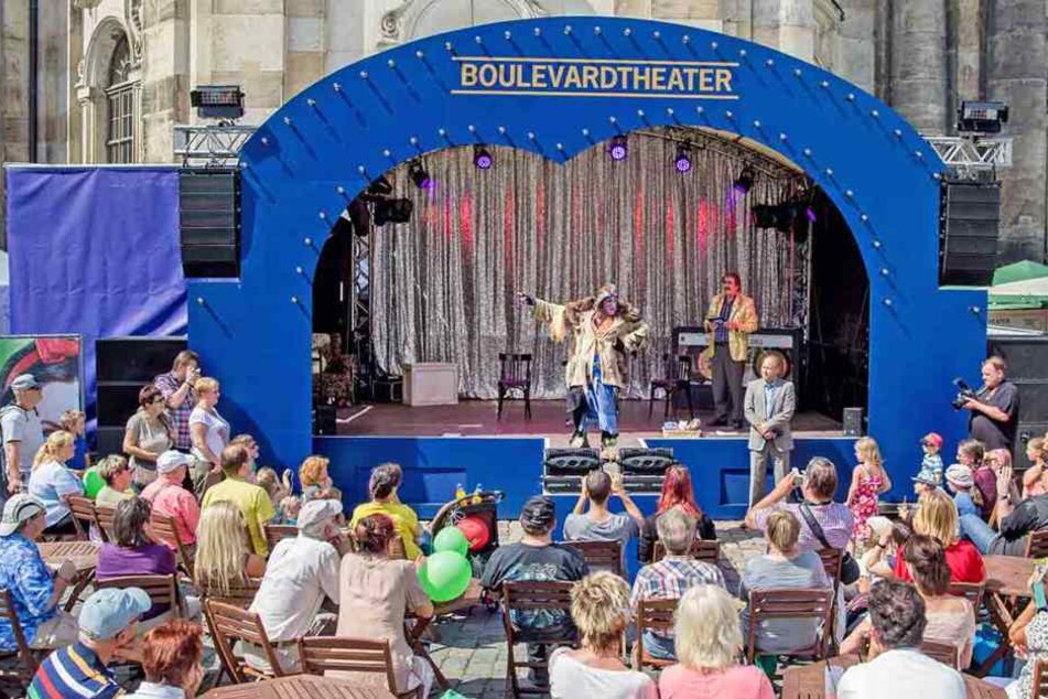 In diesem Jahr befindet sich die Theaterbühne des Boulevardtheaters auf dem Neumarkt.