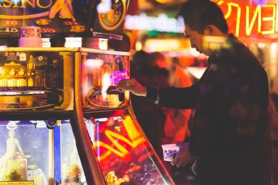 Egal, ob Europa oder Asien: Poker und Slotmaschinen sind überall beliebt.