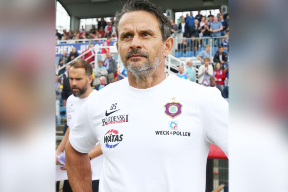 Dirk Schuster lässt sich von der guten Ausgangsposition zur Weihnachtspause nicht beirren und mahnt die Spieler.