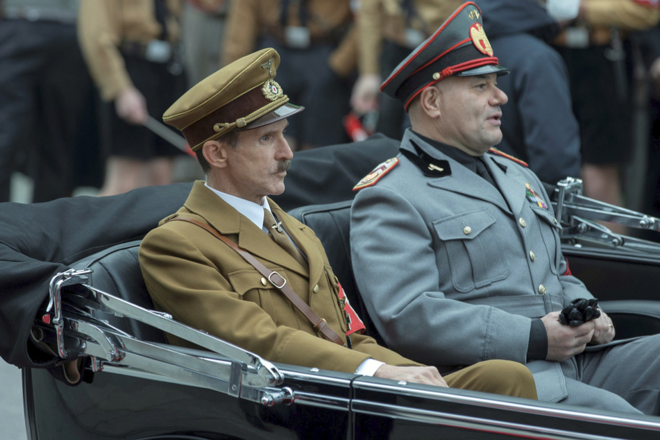 Ulrich Matthes (62, l.) spielt Hitler im Netflix-Thriller "München - Im Angesicht des Krieges".