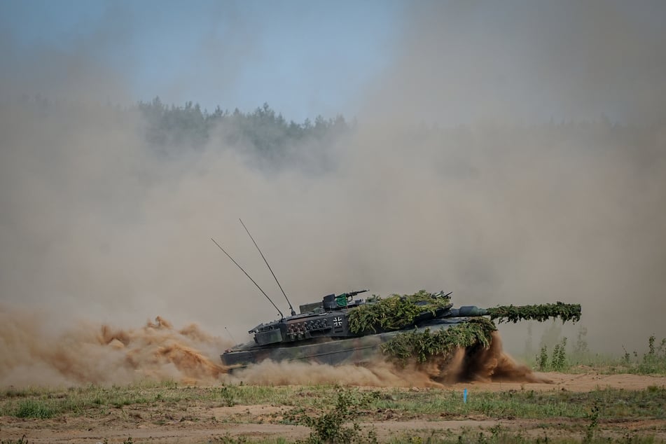 Insgesamt 52 Prozent der Befragten einer "YouGov"-Umfrage unterstützen den SPD-Vorstoß zur mehr Diplomatie anstatt militärischer Aufrüstung im Ukraine-Konflikt. (Symbolbild)